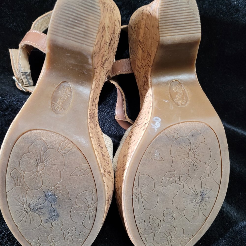 ✨️3/$25✨️ Women's Tan and Brown Wedge-like Platform Sandals - Picture 13 of 16
